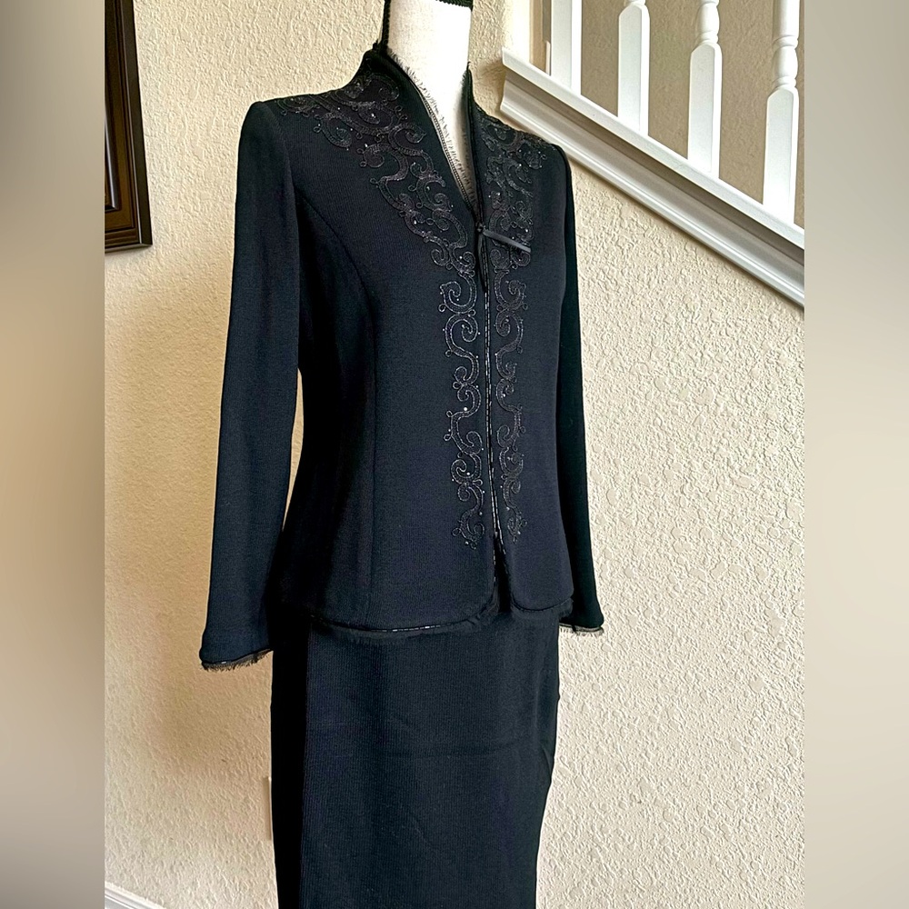 Beautiful black St John skirt suit set - beading and sparkle detail size 4 & 6